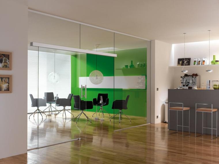Офисный дизайн с раздвижными стеклянными дверями